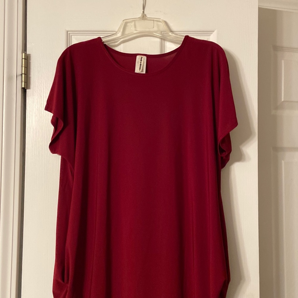 Short sleeve blouse.